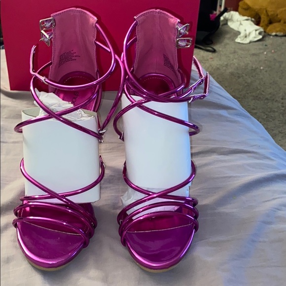 Heels - Picture 2 of 3